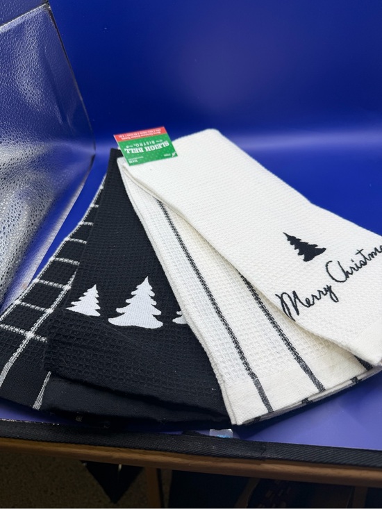 Hobby Lobby Other - Christmas Tree Kitchen Towels - Black & White Set
